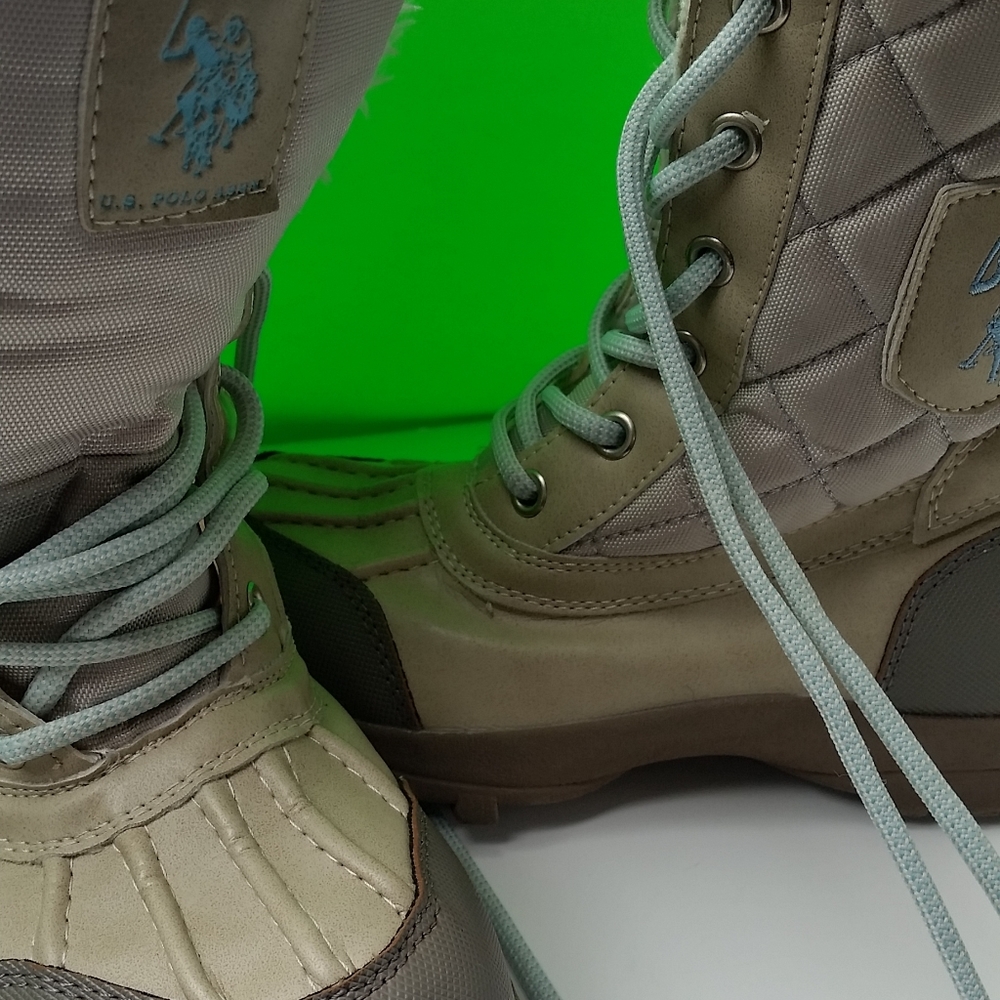 Women's Polo snow boots practically new.
